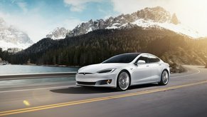 Thumbnail for article Tesla Model S Is Officially the World's First 400-Mile Electric Vehicle: Here's How They Did It