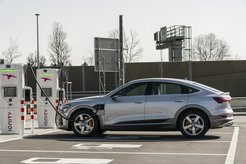 Photo 1for post It's in the Thermals: Audi Explains High Charging Performance of Its e-tron Models
