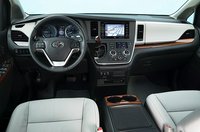 Photo 5of Toyota Sienna 3 (XL30) facelift Minivan (2018-2020)