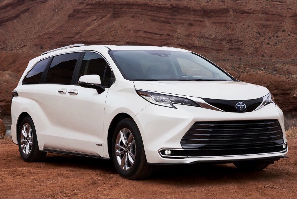 Toyota Sienna 4 (XL40) Minivan (2020) | Specifications, Reviews, Price ...