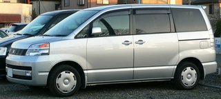 Toyota Noah / Voxy Minivan (2001-2007)