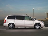 Photo 1of Chrysler Grand Voyager 5 / Town & Country (RT) Minivan (2007-2015)