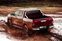 Photo 2of Toyota Hilux 8 Double Cab Pickup (2015-2020)