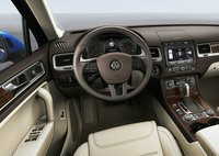 Photo 0of Volkswagen Touareg 2 (7P) facelift Crossover (2014-2018)