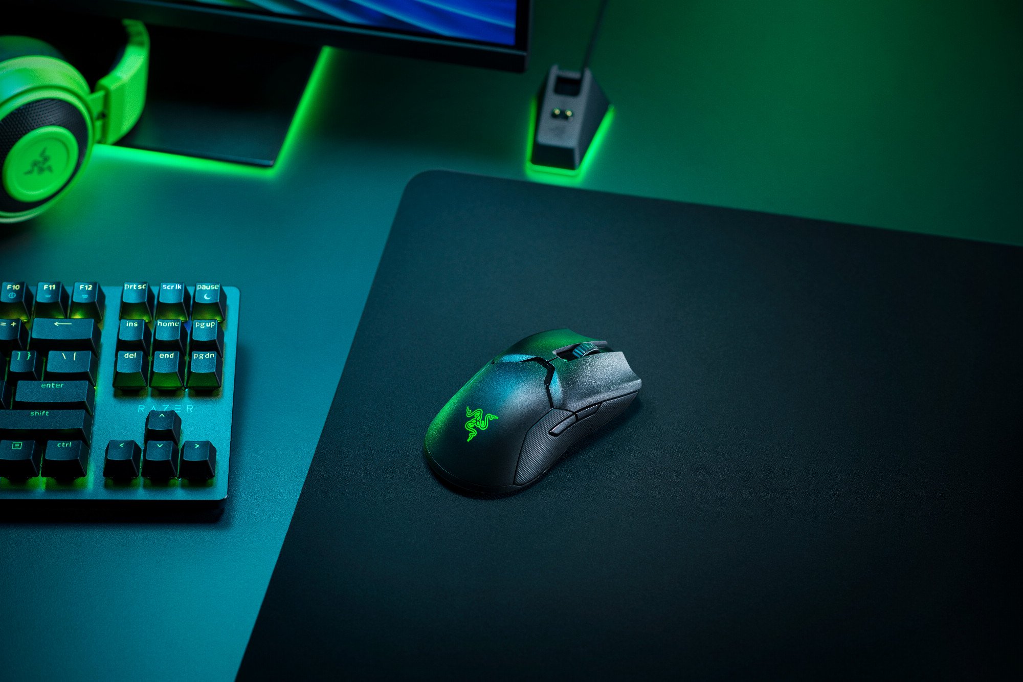 Razer viper ultimate. Razer Viper Ultimate Mouse. Мышка Razer Viper Ultimate. Razer Mouse Dock Chroma. Мышь Razer Viper Ultimate doc.