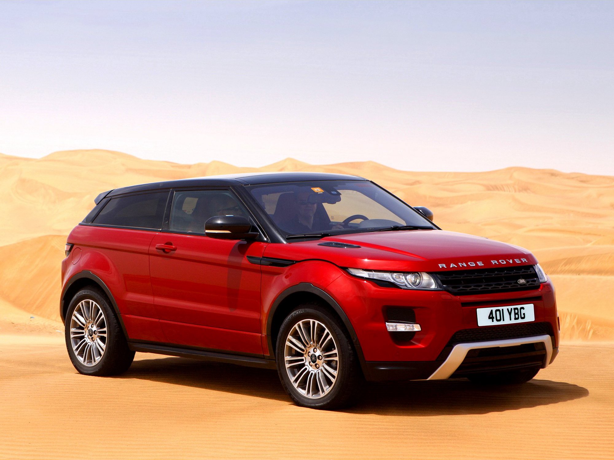 Land Rover range Rover Evoque красный