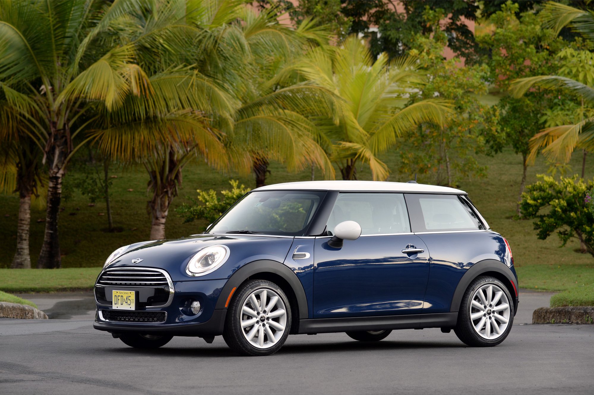 Mini Hatch F56 3door Hatchback (20142018) Specifications, Reviews