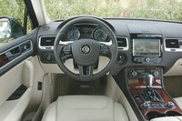 Photo 5of Volkswagen Touareg 2 (7P) Crossover (2010-2015)