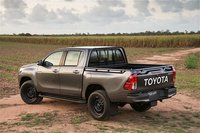 Photo 0of Toyota Hilux 8 Double Cab Pickup (2015-2020)