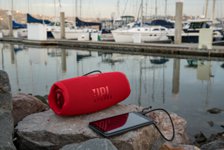 Photo 7of JBL Charge 5 Wireless Speaker with Powerbank